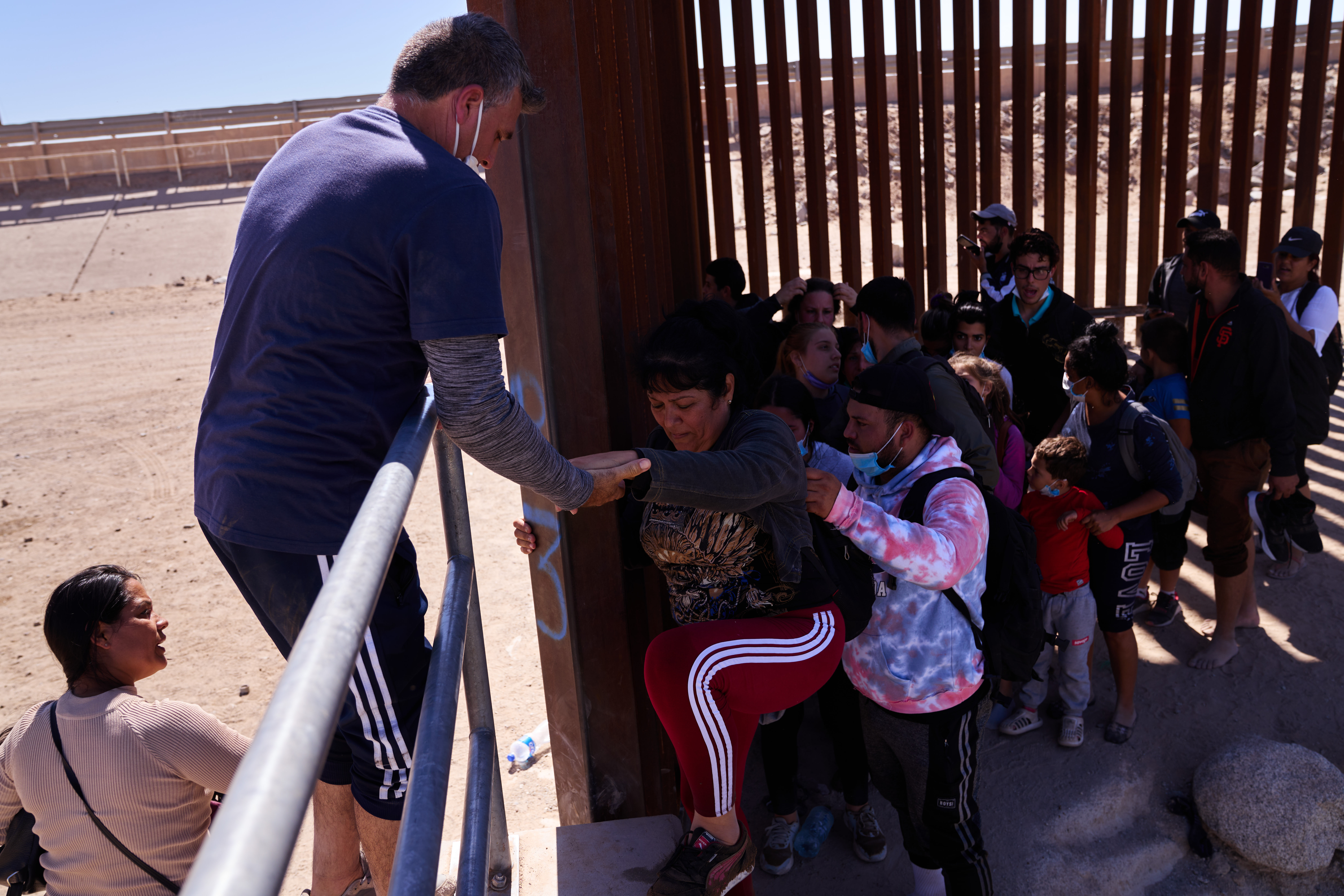 People cross into the U.S. through gap in the border wall in Yuma