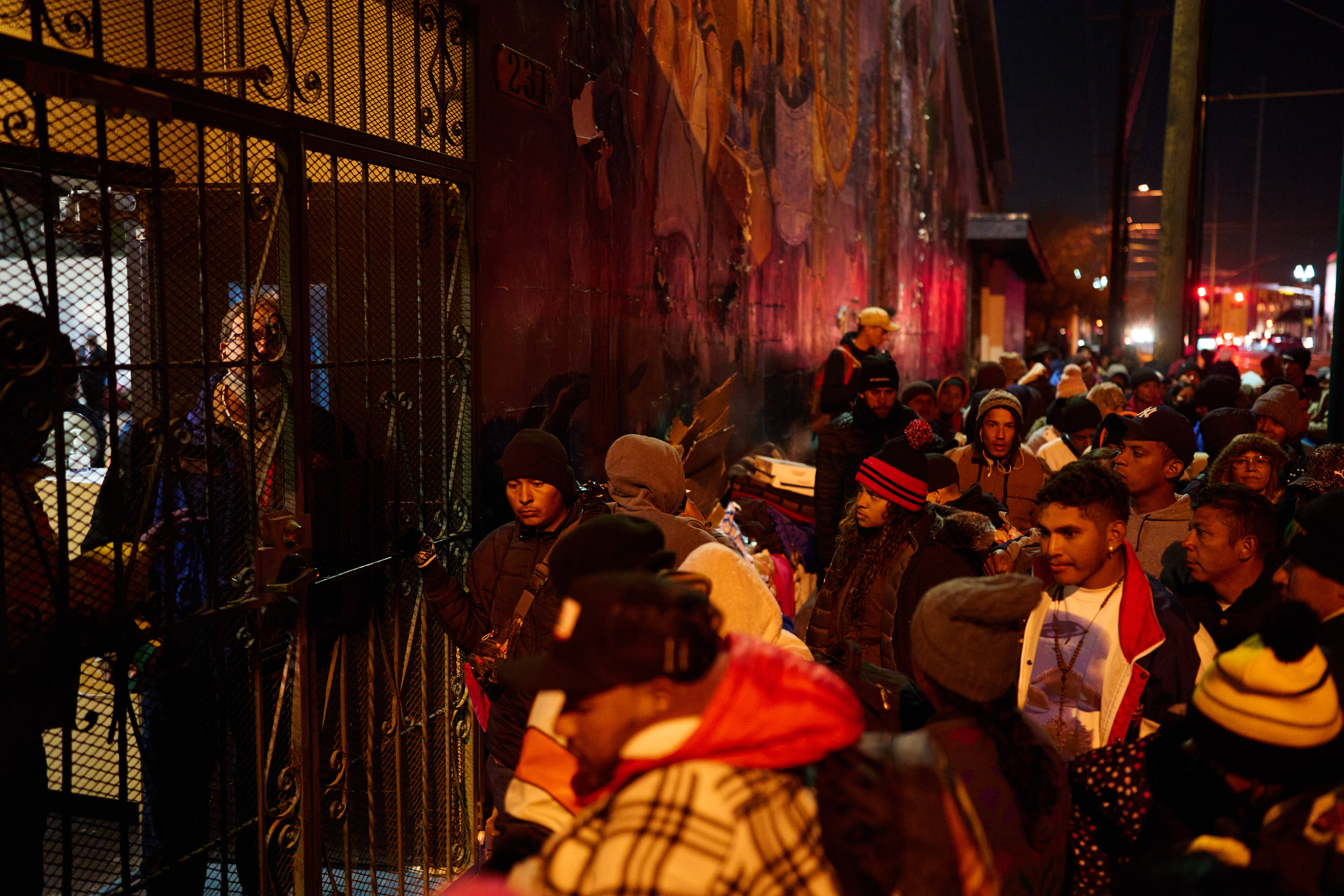 Migrants gather in downtown El Paso 